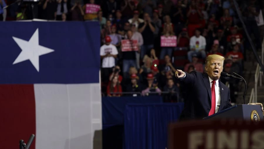 O Ντ. Τραμπ «ισοπεδώνει» την παγκοσμιοποίηση: «Είμαι εθνικιστής! Να χρησιμοποιείτε αυτή τη λέξη» – Αποστόμωσε τη ΝΤΠ